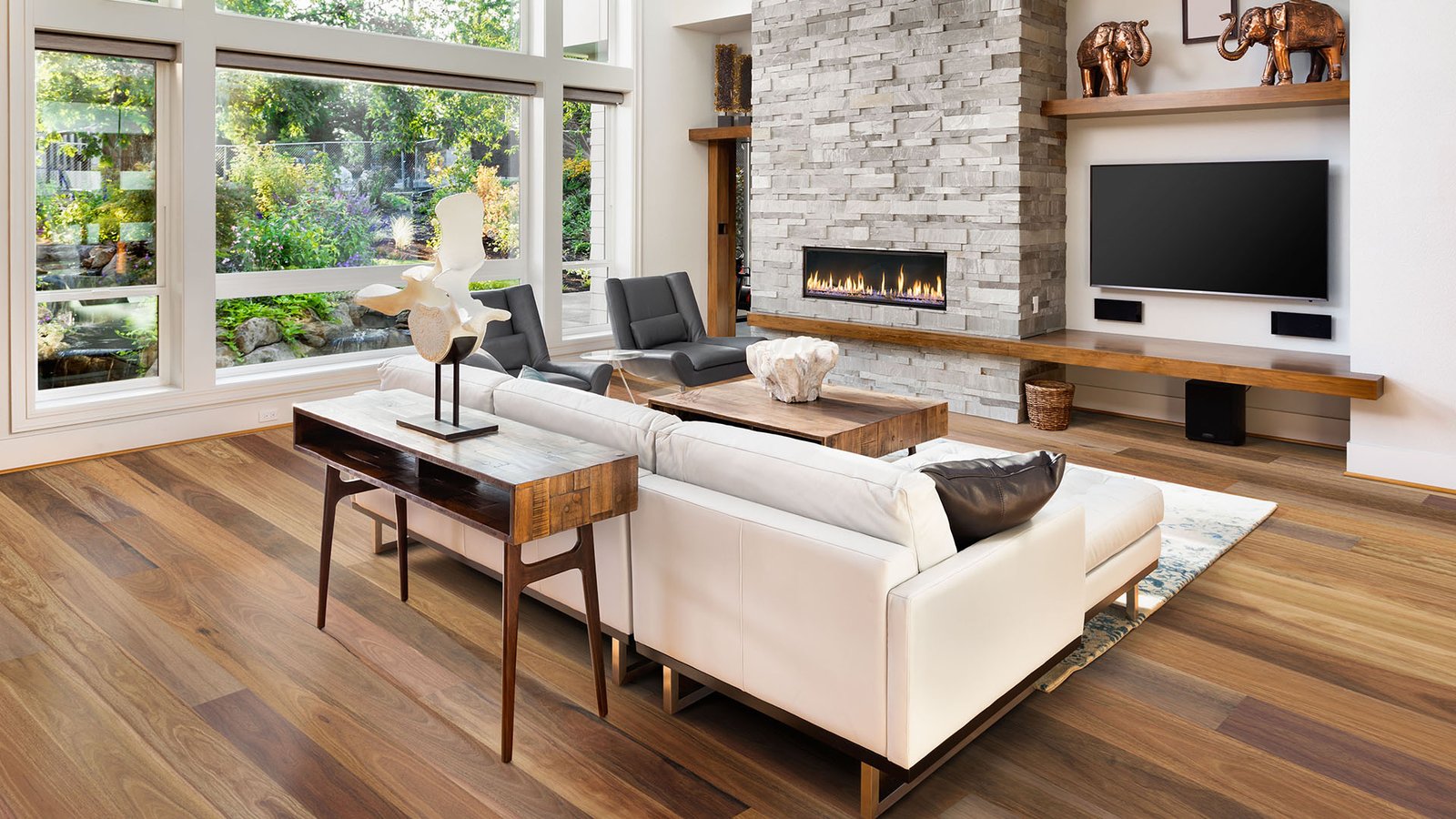 Beautiful,Living,Room,Interior,With,Hardwood,Floors,And,Roaring,Fire